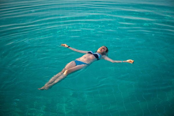 Quelle croisière propose une immersion en biologie marine avec des ateliers sur les récifs artificiels?